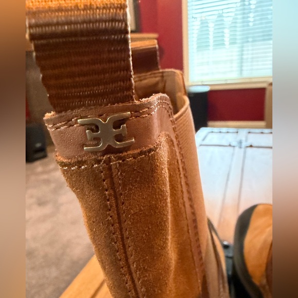 Sam Edelman women’s Tan Chelsea Boots - Picture 4 of 9